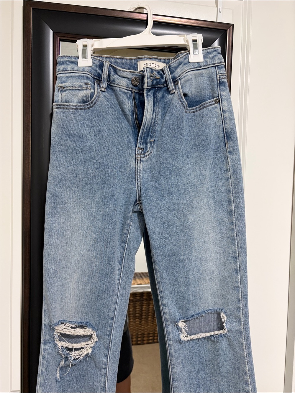 Hidden Jeans Women’s Light Blue Straight-Leg Distressed Jeans